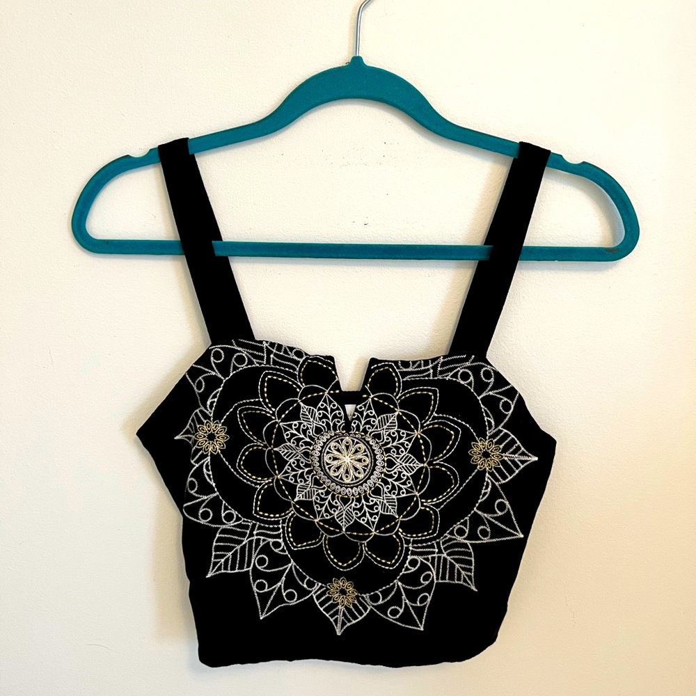 Juniper Blu Cropped Embroidered Tank